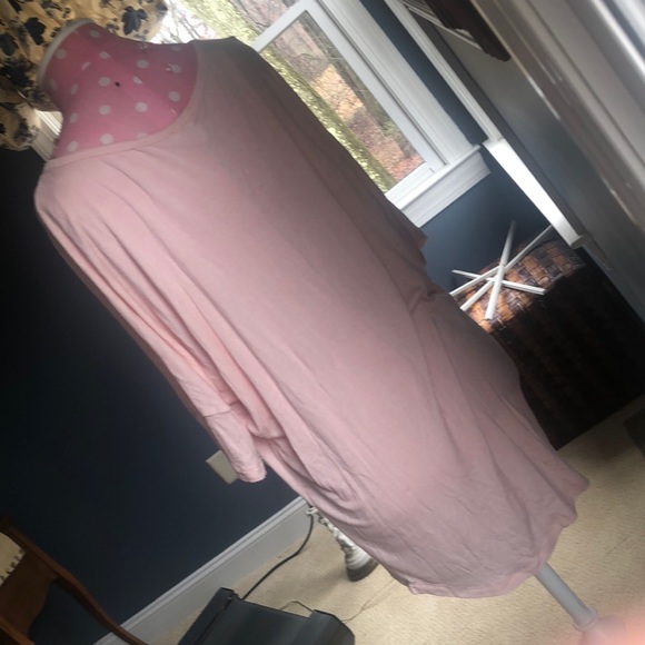 Peachy pink flowy 3/4 sleeve. Rayon spandex- loose - Picture 4 of 6